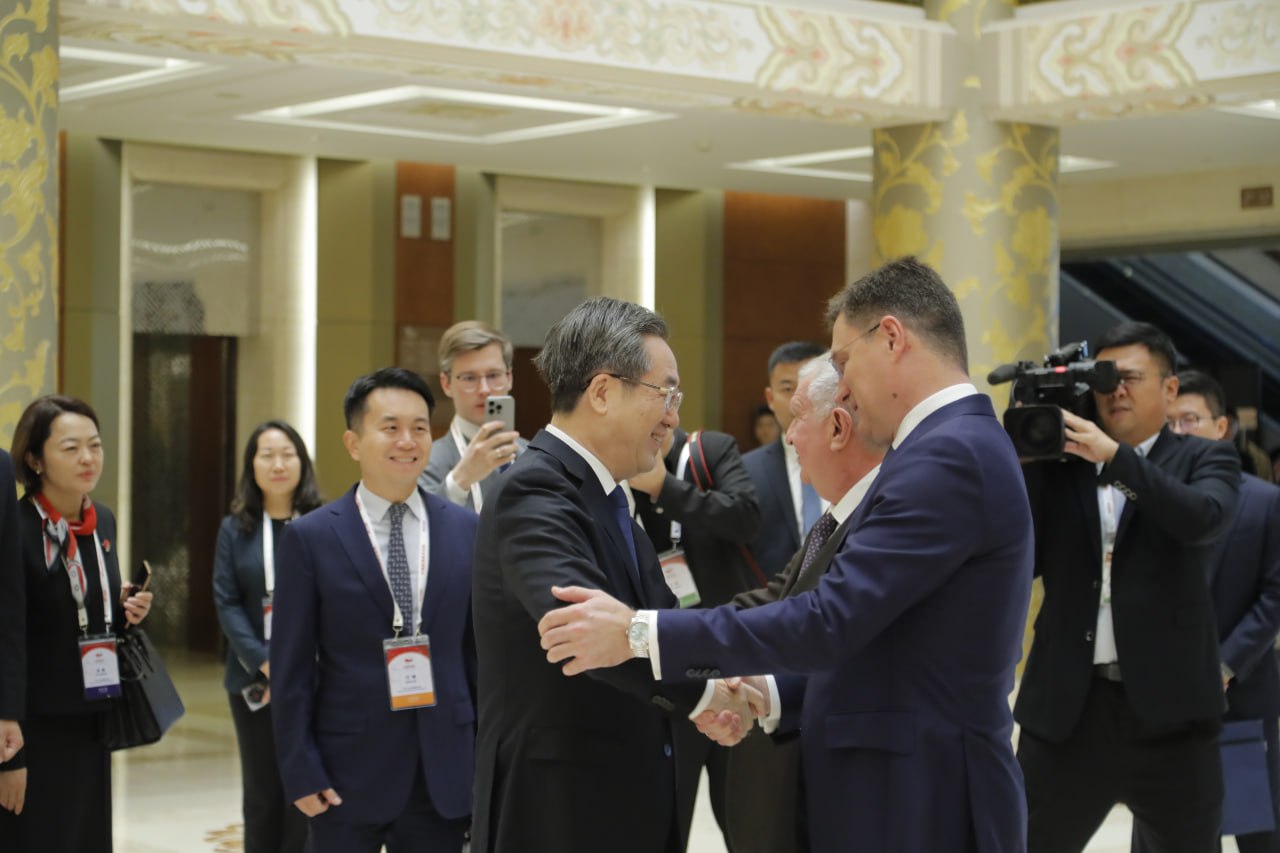 Read more about the article Александр Новак принял участие в Российско-китайском энергетическом бизнес-форуме